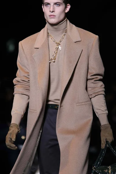 Look 25